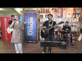 Busking dengan Abstract Band