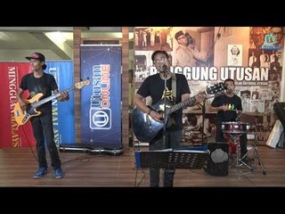 Busking dengan Abstract Band
