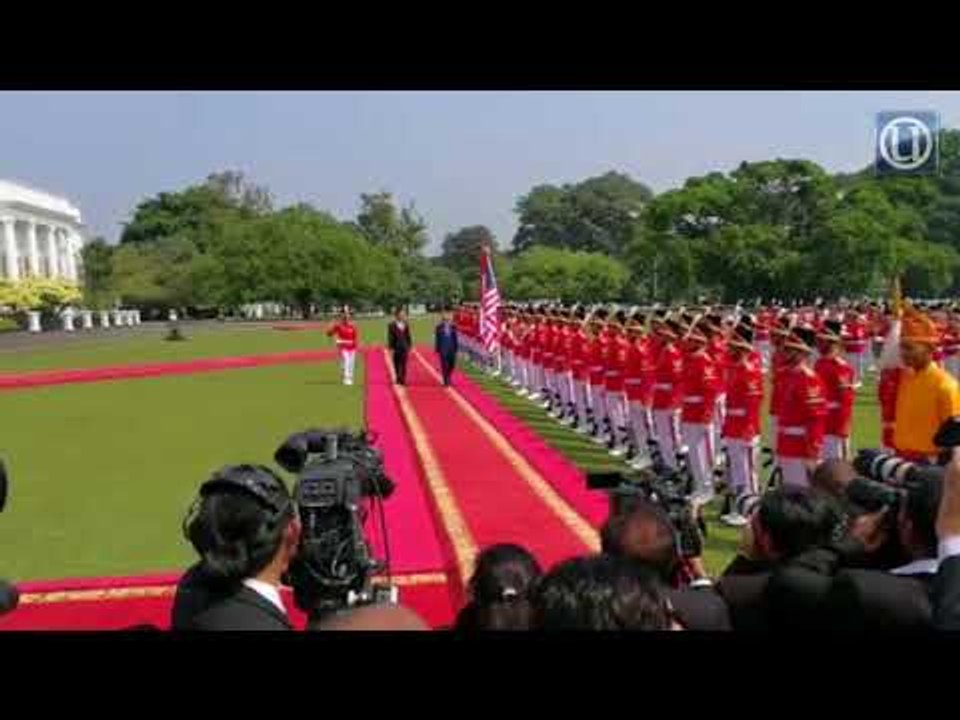 Dr. Mahathir diberi sambutan rasmi oleh Jokowi