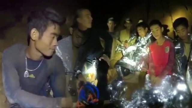 '태국 동굴 소년' 코치... 아이들에게 음식 양보해 / YTN