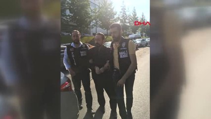 Adnan Oktar'ın Gözaltı Fotoğrafı.. Evinde Arama Yapılıyor