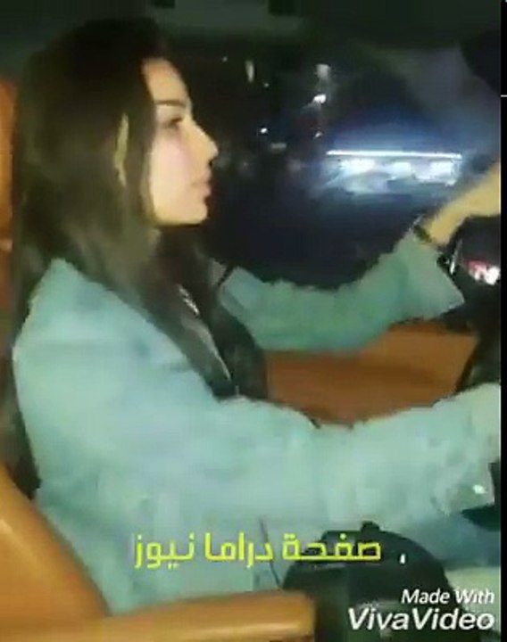 نادين نسيب نجيم ترقص أثناء قيادة السيارة