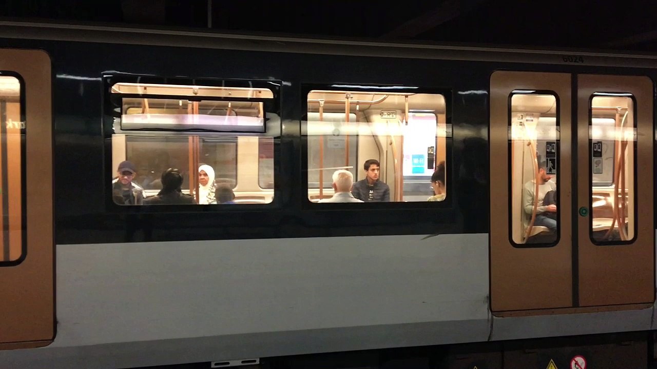 «Allez les Bleus, on est tous avec vous», la Stib passe le tube de Johnny et respecte son pari avec la RATP