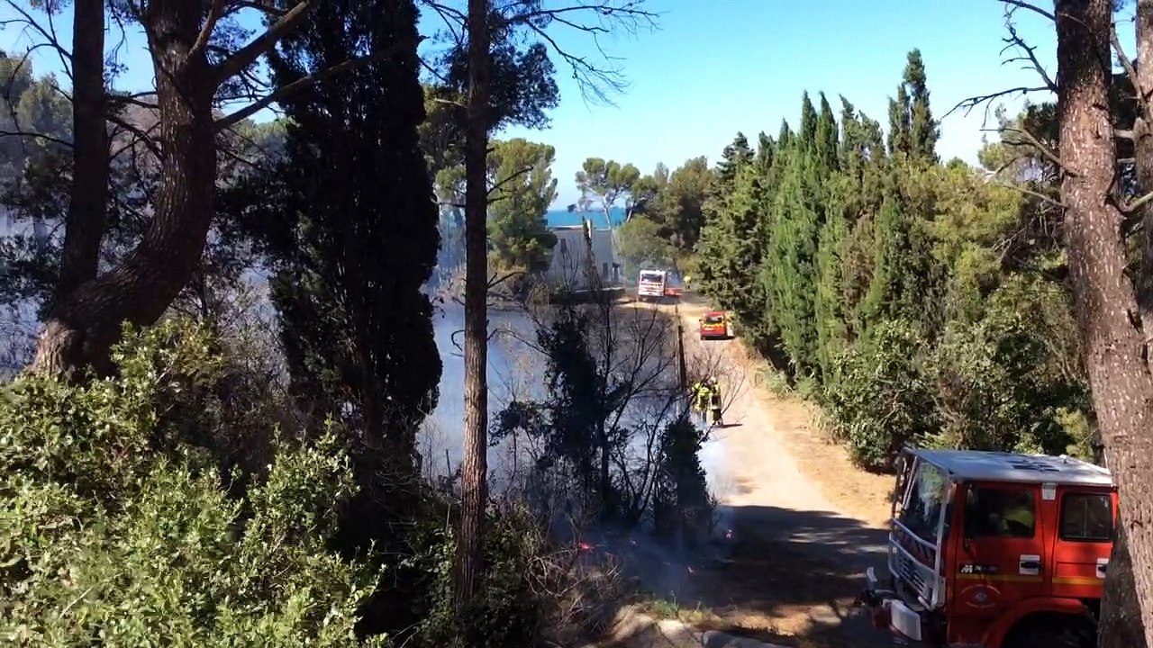 Port de Bouc. Le feu près du camping de la Mérindole