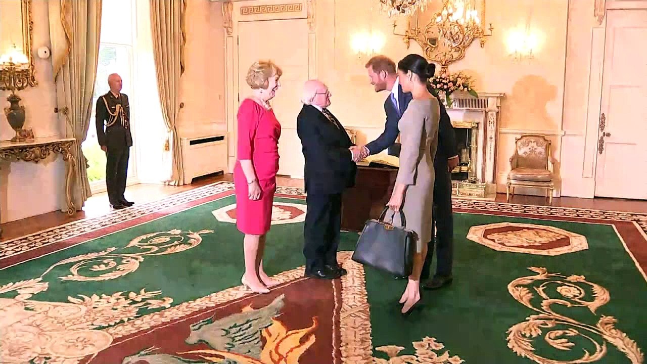 Prince Harry and Meghan make friends with Irish president's dogs!