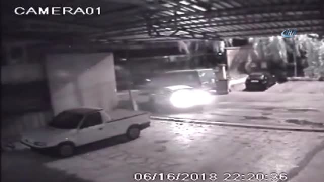 Maskeli Beşler Lakaplı Soyguncular Önce Güvenlik Kamerasına Sonra Polise Yakalandı