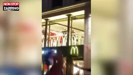 Les Bleus en finale : Un petit garçon dans un McDonald's lance un énorme clapping ! (vidéo)