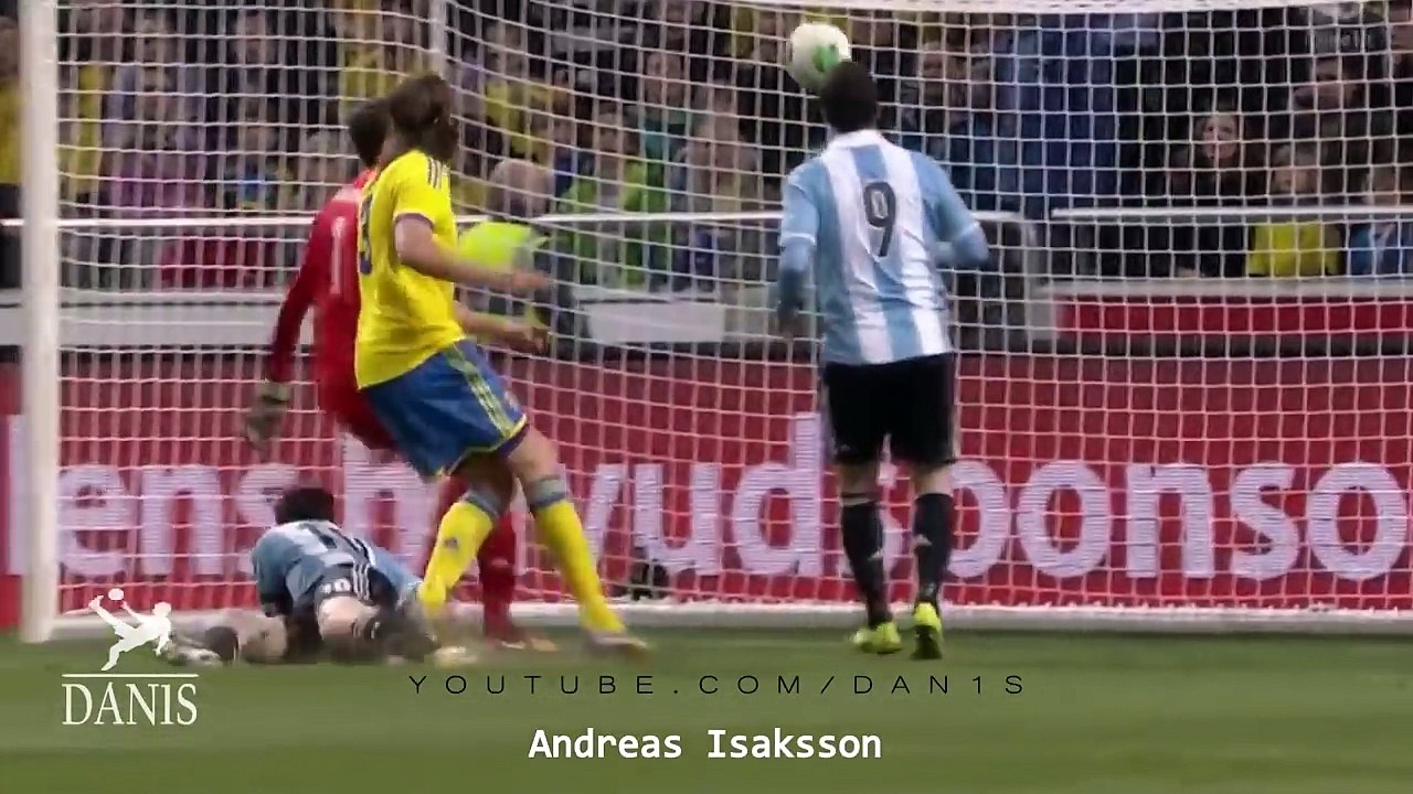 Top 10 Acrobatic Goalkeepers Saves