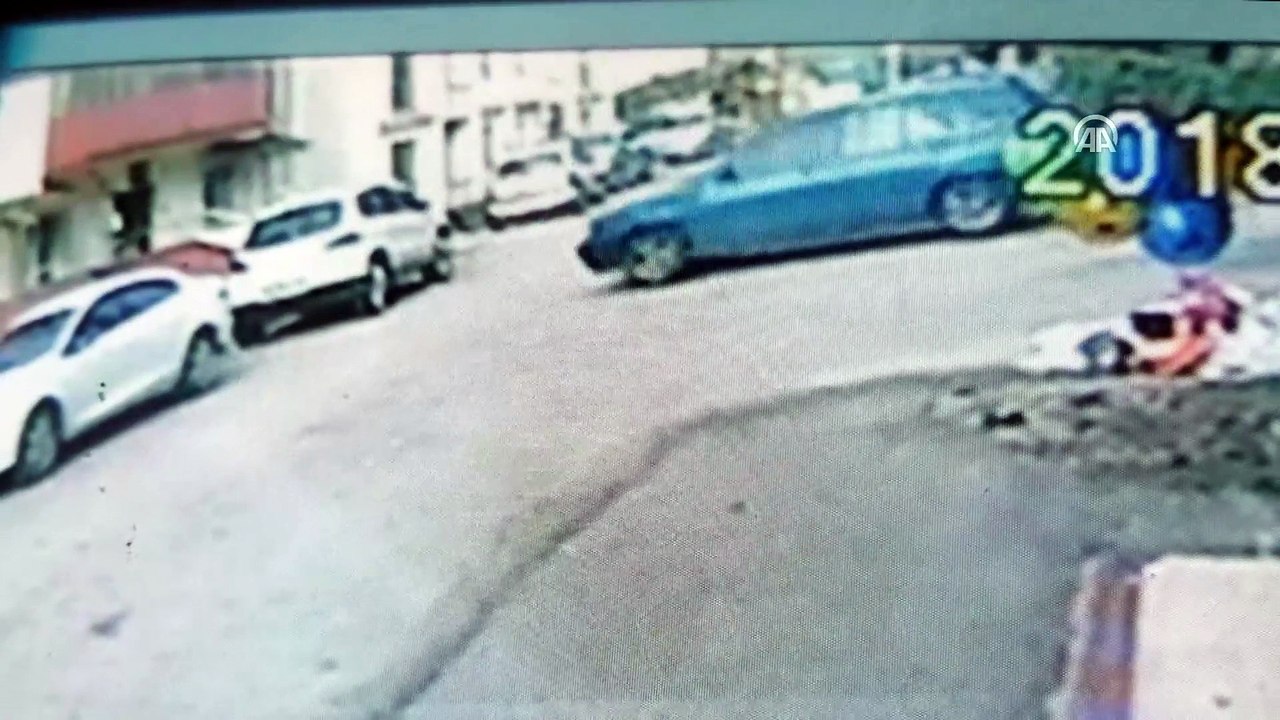 Site bahçesine devrilen otomobilin sürücüsü yaralandı - KARABÜK