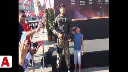 Şehidimiz Ömer Halisdemir heykeline yoğun ilgi