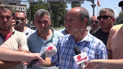 Taksistët protestojnë për vendparkim në Bit Pazar