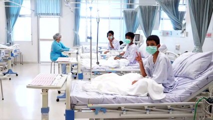 Niños tailandeses rescatados se recuperan en hospital
