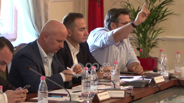 Ora News- Debatet/ Manja: E keni bëri komisionin si livadh, Noka: Livadh keni bërë Shqipërinë