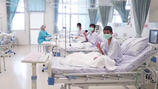 태국 '동굴 소년들' 구조 후 모습 첫 공개 / YTN