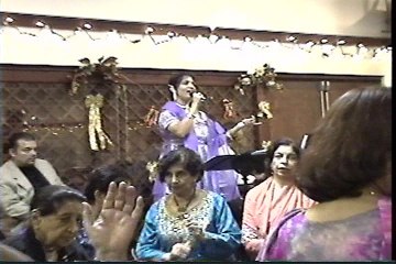 Aaj Vadhe Aanand Re - By Chitralekha Dixit