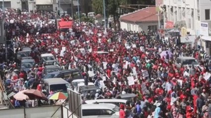 Miles de seguidores de la oposición claman contra comisión electoral en Zimbabue