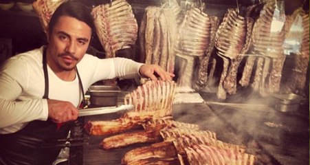 Sosyete Kasabı Nusret, Giyim Tarzıyla Takipçilerini Büyüledi