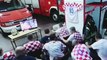 Ces pompiers Croates ne peuvent pas regarder la fin des tirs au but à cause de la sirène