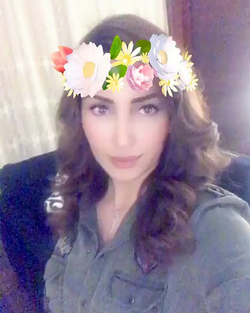 بدون فيديو كليب و بمحبتكون اتخطت اغنية الا معك حاجز المليون فيوز على اليوتيوب البعض قالو الصوت كتير طالع حلو و نقي بتسجيل الاغنية أكيد لاعبين بصوتها و محسن ب
