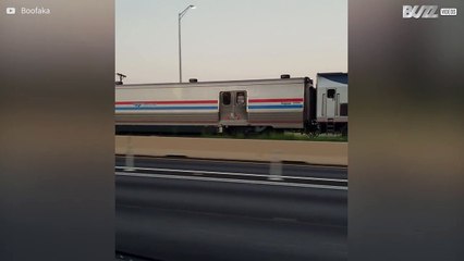 Alguém se esqueceu de fechar a porta deste comboio!