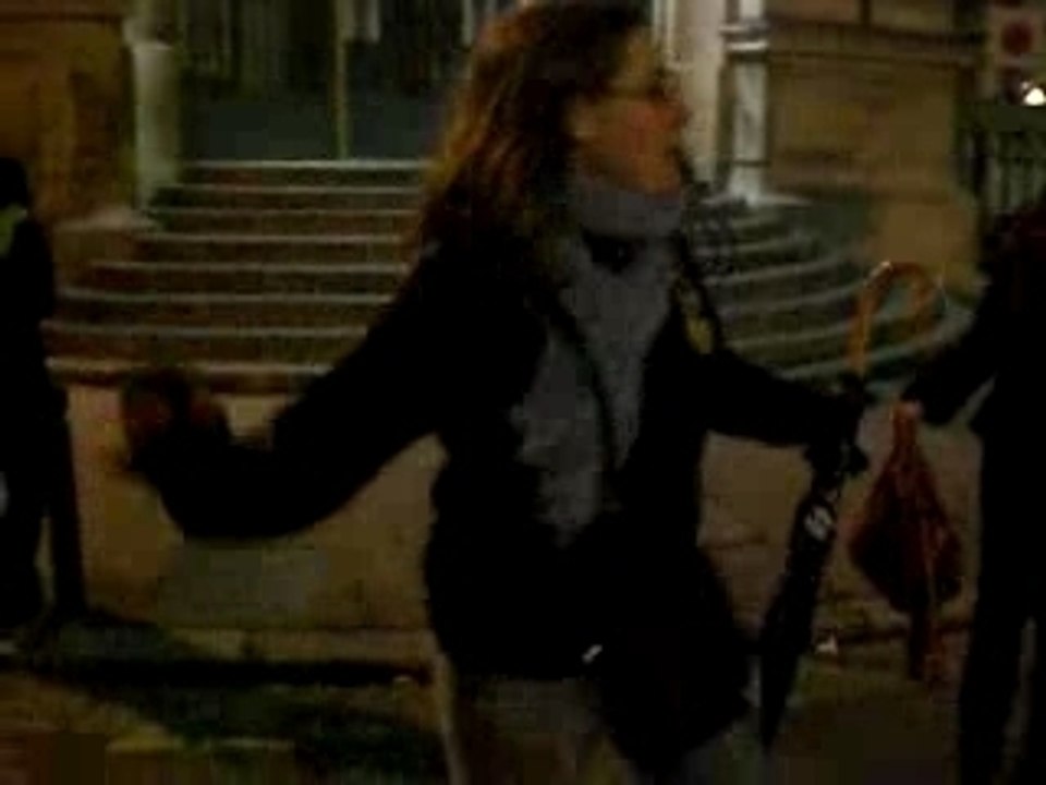La police assiégée