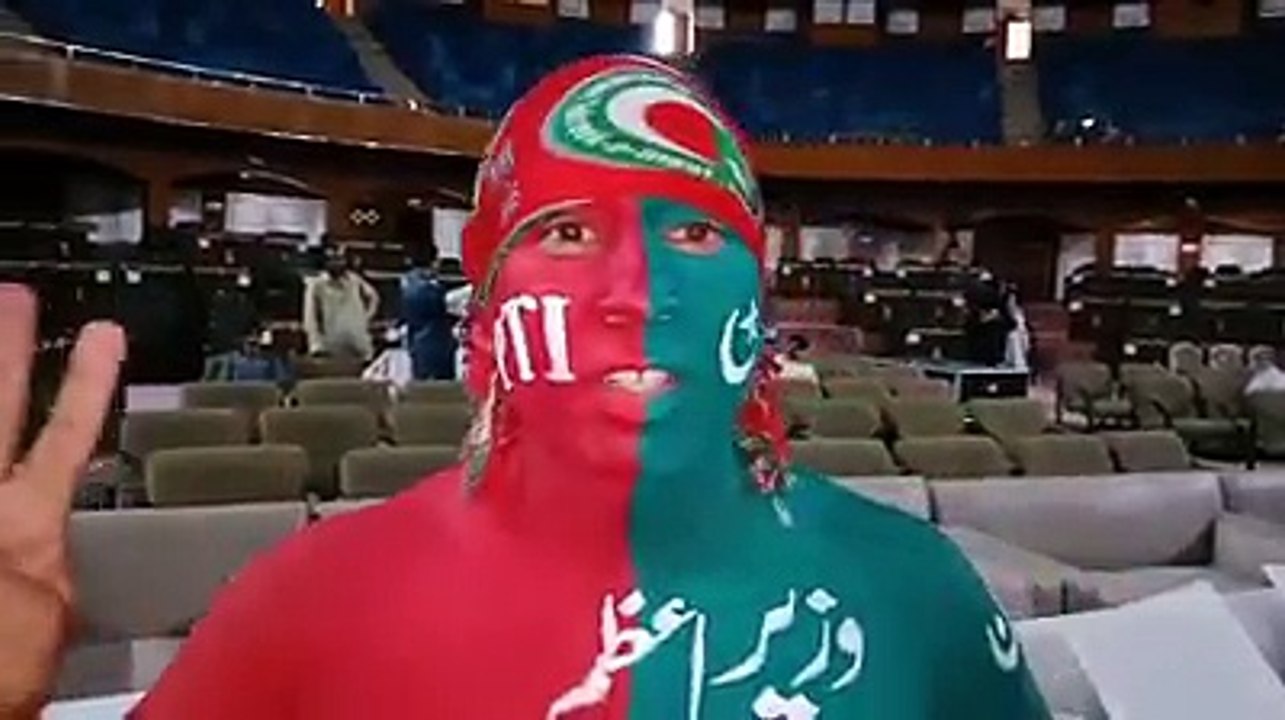Pti ka siphi great ledar imrn khan  Sony kya kheta ha ye pti siphi