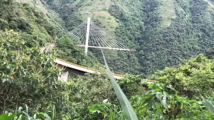 Kolombiya'da 9 İşçinin Öldüğü Köprü İnşaatı Patlayıcılarla Yıkıldı