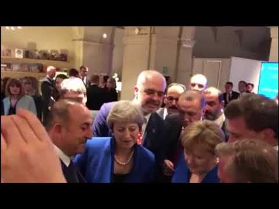 Ora News - "Kupa e Botës po vjen në Ballkan!" Rama ngushëllon i pari May për humbjen e Anglisë