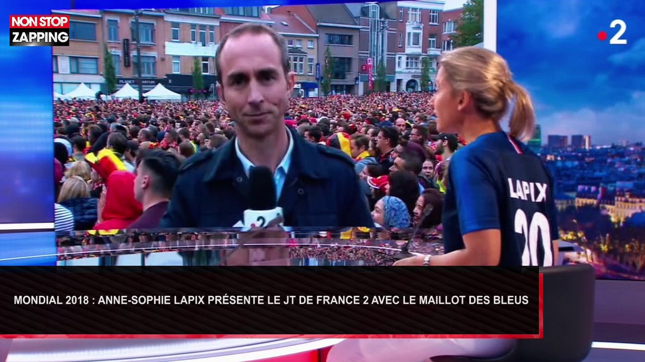 Mondial 2018 : Anne-Sophie Lapix présente le JT de France 2 avec le maillot des Bleus (Vidéo)
