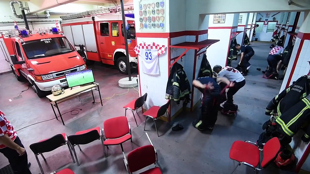 Les pompiers croates lors de la séance de tirs au but Croatie - Russie