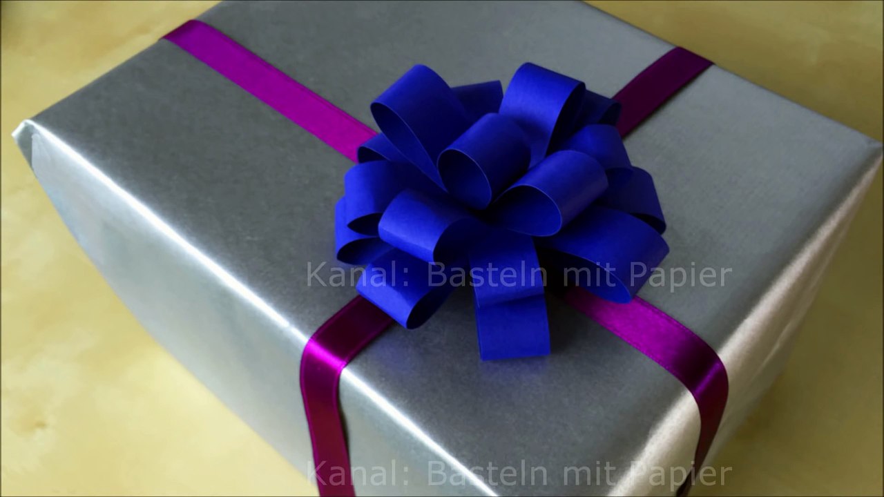 Geschenkschleife basteln mit Papier für Geschenke DIY Schleife zum Geschenk dekorieren