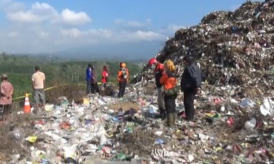 Satu Orang Hilang Tertimbun Longsoran Sampah di Malang