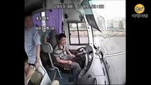 Çin'de aynı gün yaşanan doğal afetler kameralara böyle yansıdı