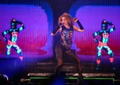 Dünyaca Ünlü Şarkıcı Shakira, Kalça Dansı İle İzleyenleri Mest Etti