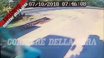 Le violent accident de Georges Clooney à scooter qui percute à pleine vitesse une voiture à l'arrêt