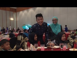 Pharmaniaga rai pelajar khas