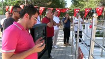 Ömer Halisdemir’in kabri Türk Bayraklarıyla donatıldı