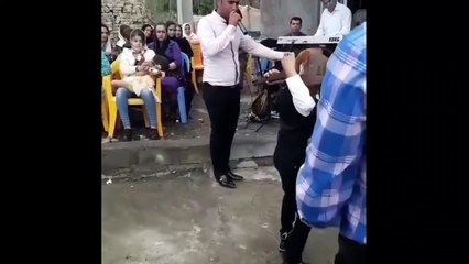 خدایی ای هنرش محشره محشر با اینکه سنی نداره ببین چه کار میکنه با ساز