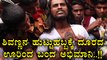 Shivrajkumar birthday :  ಅತ್ಯಂತ ದೊಡ್ಡ ಕೇಕ್ ಕತ್ತರಿಸಿದ ಕರುನಾಡ ಚಕ್ರವರ್ತಿ...!!| Filmibeat Kannada