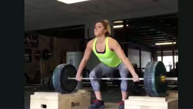 Hot Olympic athlete shocks gym with weightlifting disaster