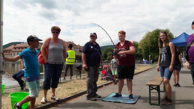 Des apprentis pêcheurs au port de Saverne