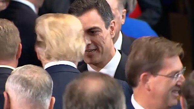 Saludo breve entre Sánchez y Trump en Bruselas