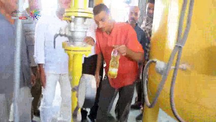 تموين أسيوط يفاجئ مصنع الزيوت ببنى قرة ويسحب 3 عينات لتحليلها