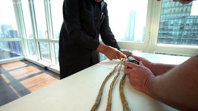 Couper les plus longs ongles du monde