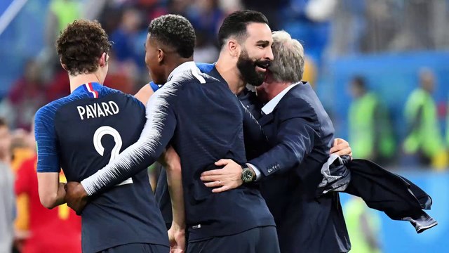 Mondial 2018 : Adil Rami a-t-il demandé Pamela Anderson en mariage ? La bague qui sème le doute