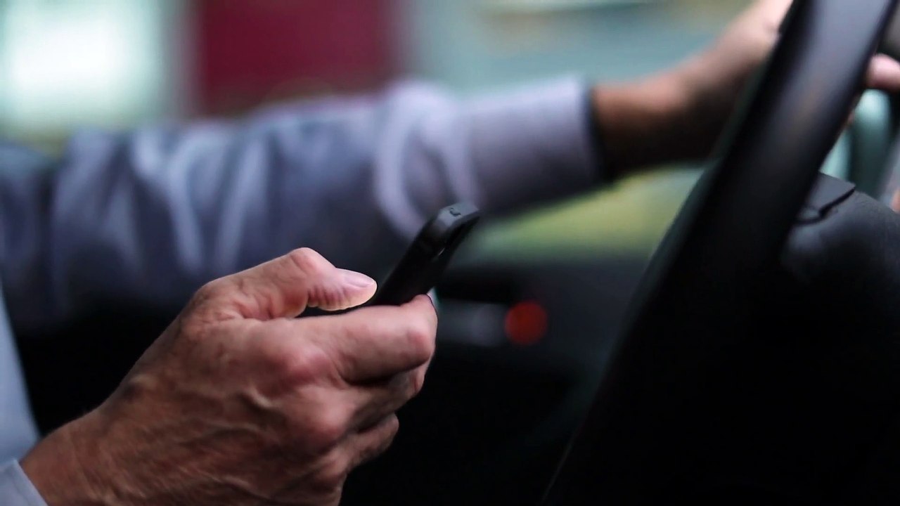 Poll: Nearly Half of Parents Use Cell Phones While Driving with Young Children in the Car