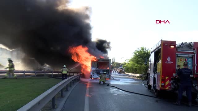 İstanbul Bayrampaşa'da İett Otobüsü Yandı