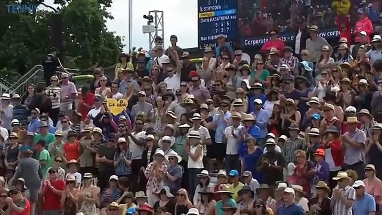Bitch fight tennis court
