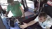 Seyir Halindeki Otobüs Şoförüne Yumruk Atan Yolcu Serbest Bırakıldı
