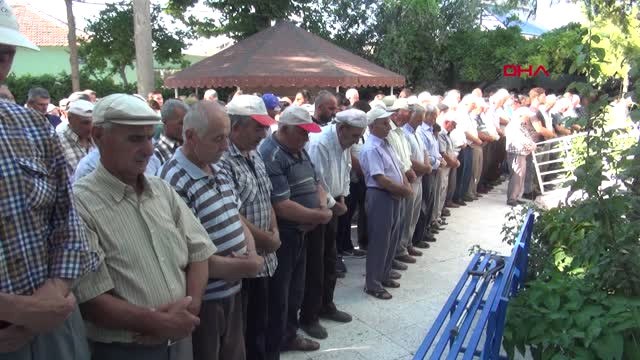 İzmir Dikili'de Denizde Boğulan Genç, Kınık'ta Toprağa Verildi